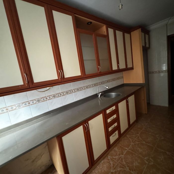 BUCA HEYKELDE KAPALI MUTFAK KİRALIK DAİRE